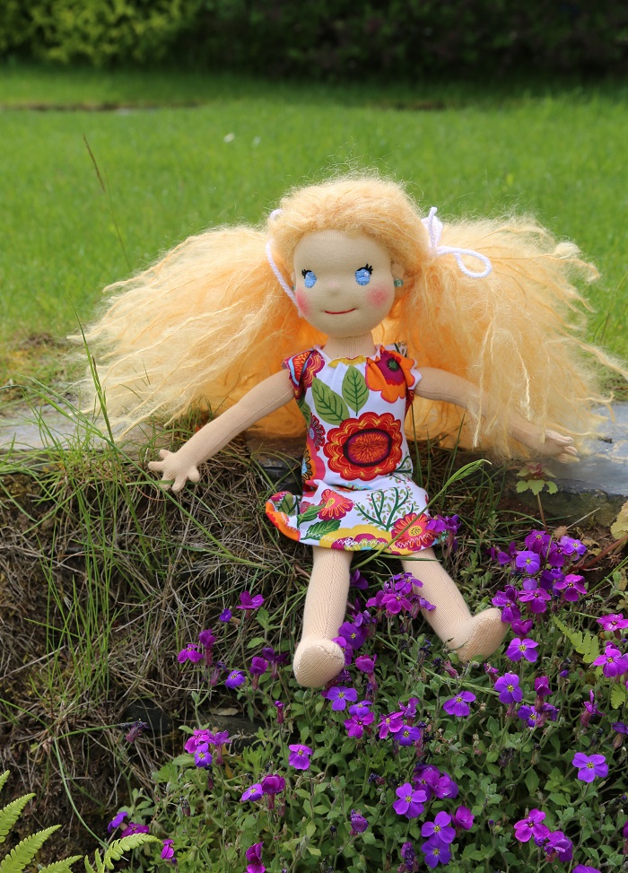 Zahradnice na zahradě - ručně šitá panenka