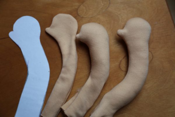 deformace úpletu, vliv směru sloupků úpletu na tvar ručičky panenky