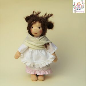 Učesaná neučesaná je romantická waldorfská panenka šitá na zakázku, ekopanenky.cz, panenky s duší