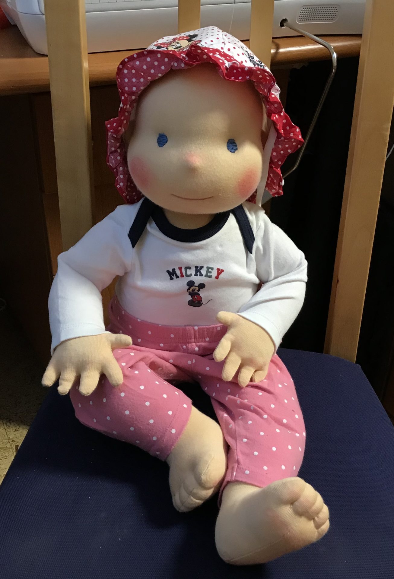 Demo panenka 60 cm. v dětském oblečení